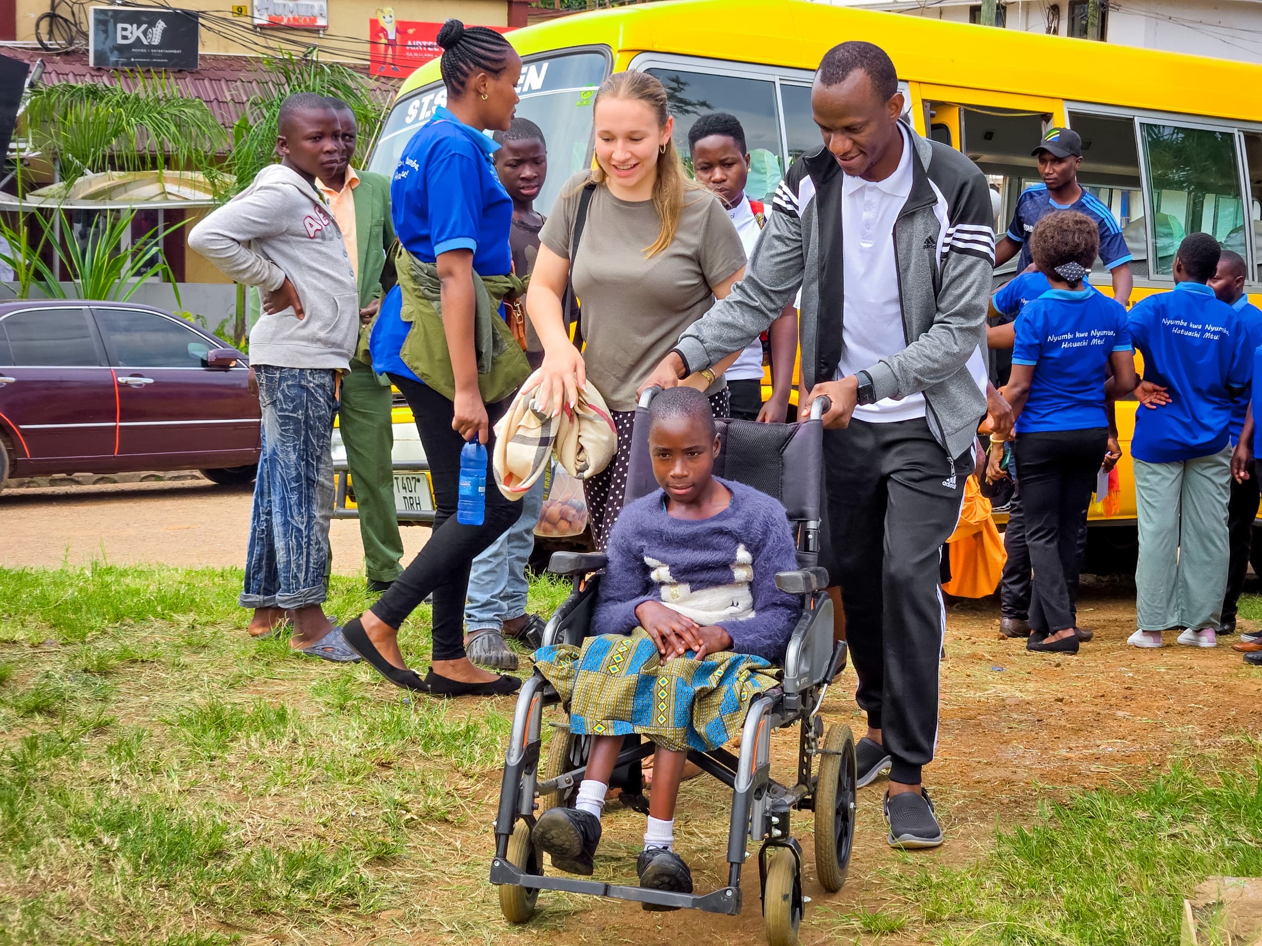 You are currently viewing Mbunge Byabato awafariji watoto 200 kupitia tamasha la Bukoba Festival 2024